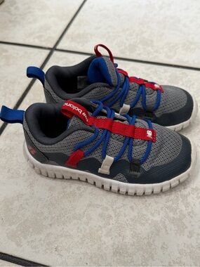 New Balance Kids playgruv- size 8.5 like new
